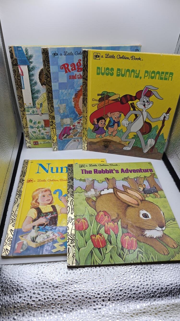 📚 Vintage 1970s Little Golden Books Lot – Bugs Bunny, Mickey Mouse, Road Runner